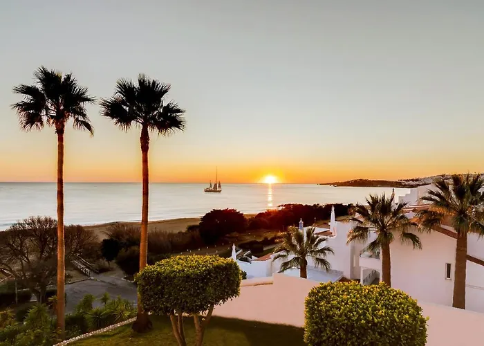 Monica Isabel Club Hotel 3*