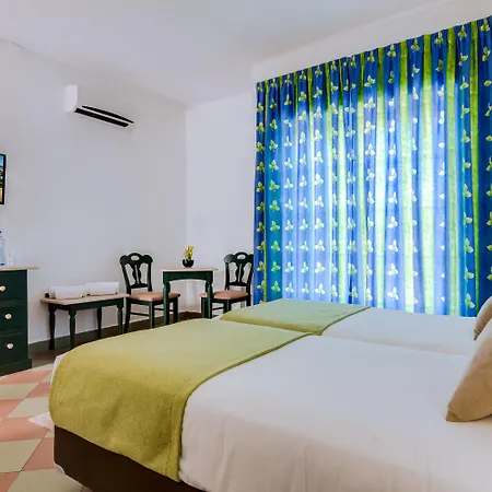 ホテル Monica Isabel Club 3*